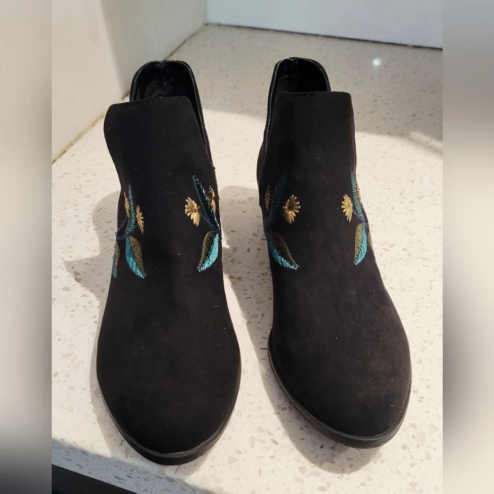 Indigo Rd. Embroidered Black Ankle Boots | Size 6 - Picture 2 of 6